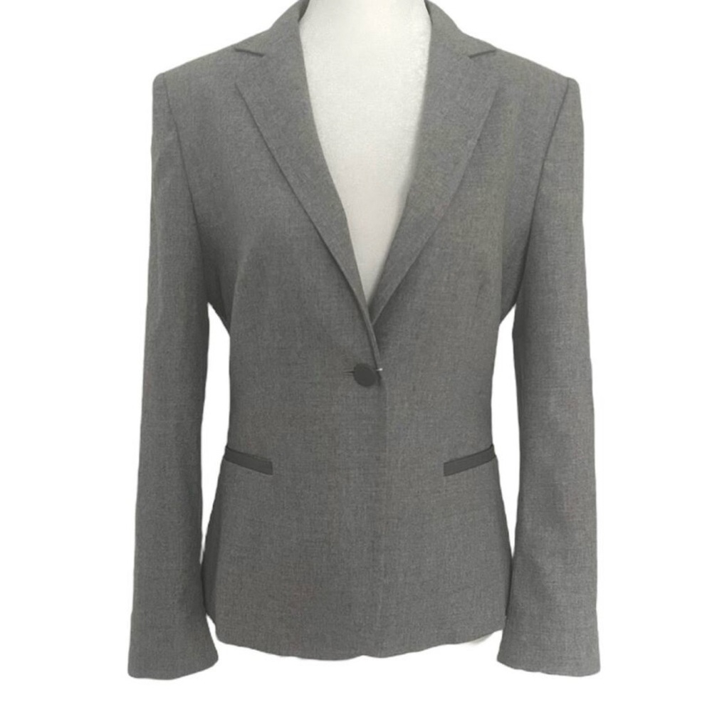 MaxMara Elegant Light Gray Charcoal Blazer w/leather accents at pocket
